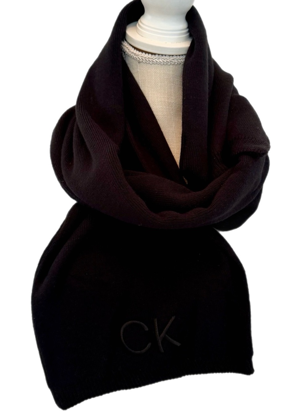 CALVIN KLEIN MEN’S BLACK SCARF